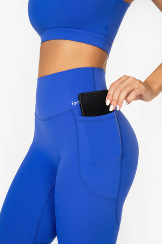 Blaue Strumpfhose mit Tasche