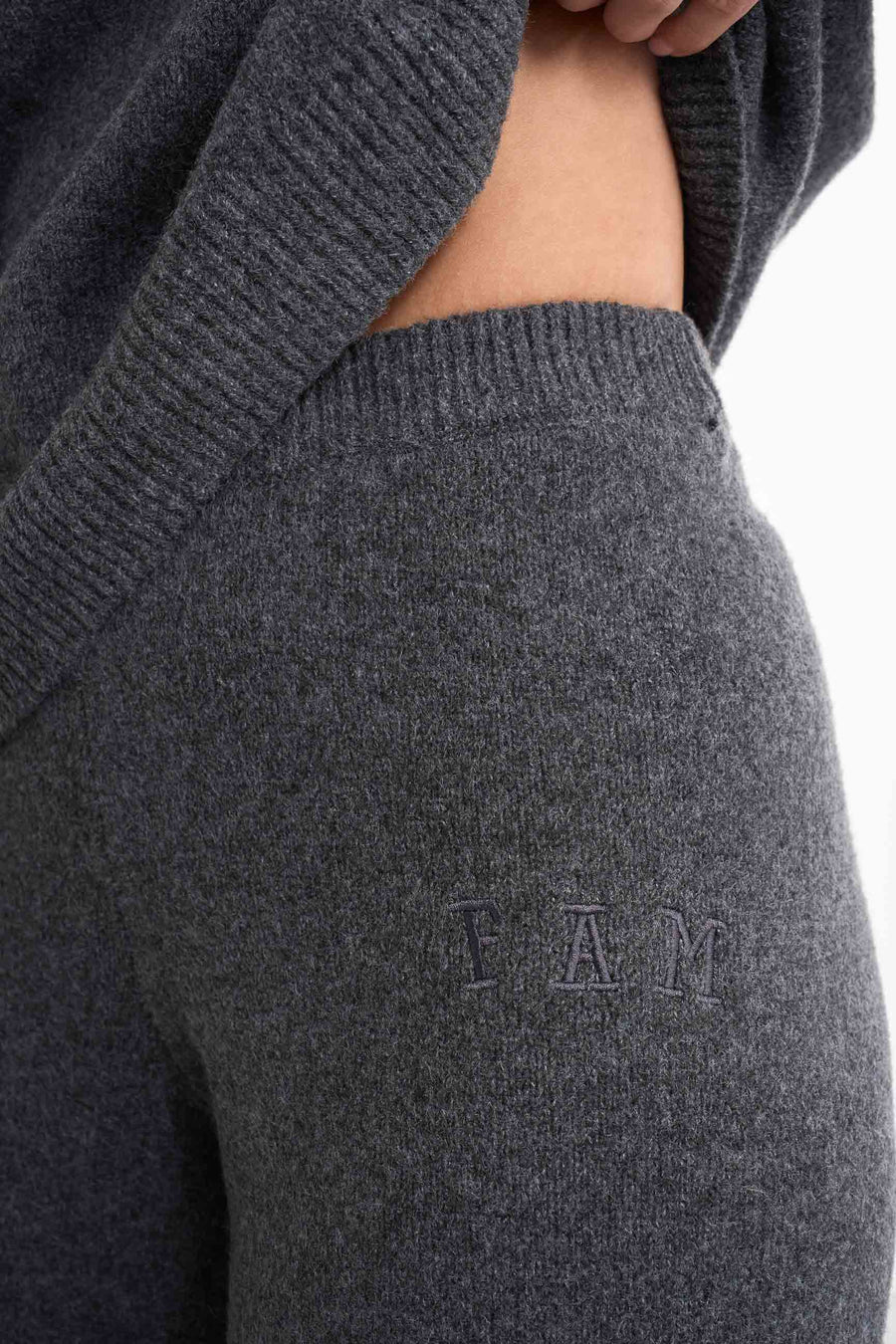 Legacy Knit Pants · Dunkelgrau