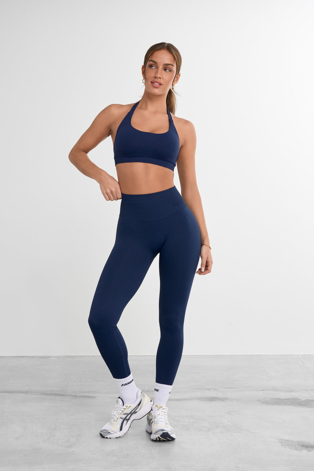 Sculpt Halterneck Sports Bra - for dame - Famme - Sports Bra